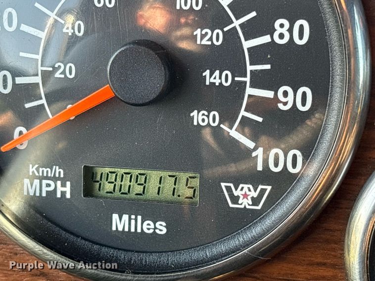 image for item DM1920 2007 Western Star 4900 semi truck