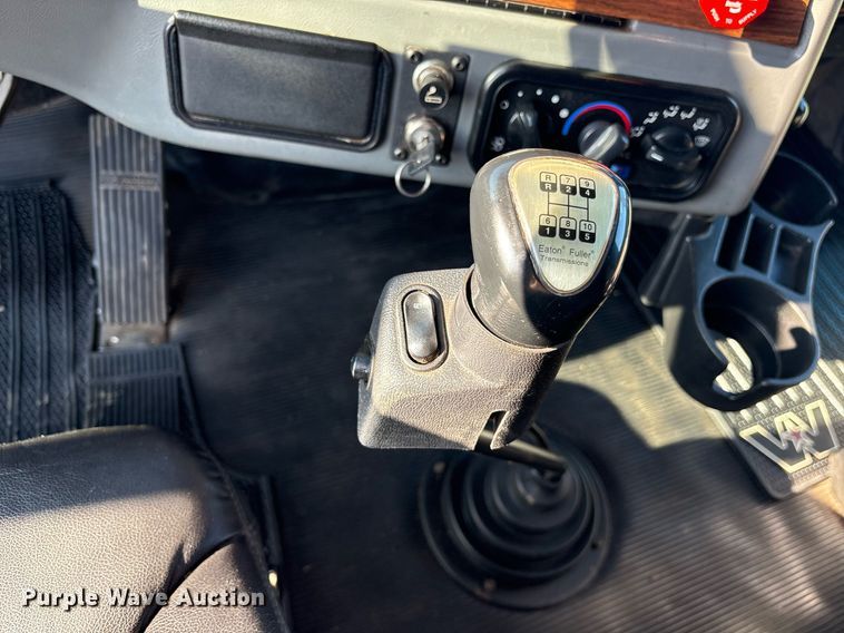 image for item DM1920 2007 Western Star 4900 semi truck