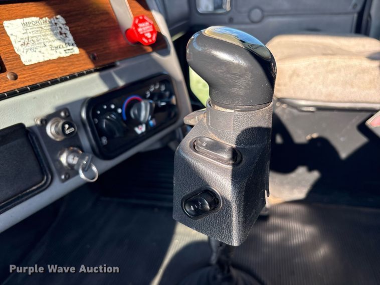 image for item DM1920 2007 Western Star 4900 semi truck