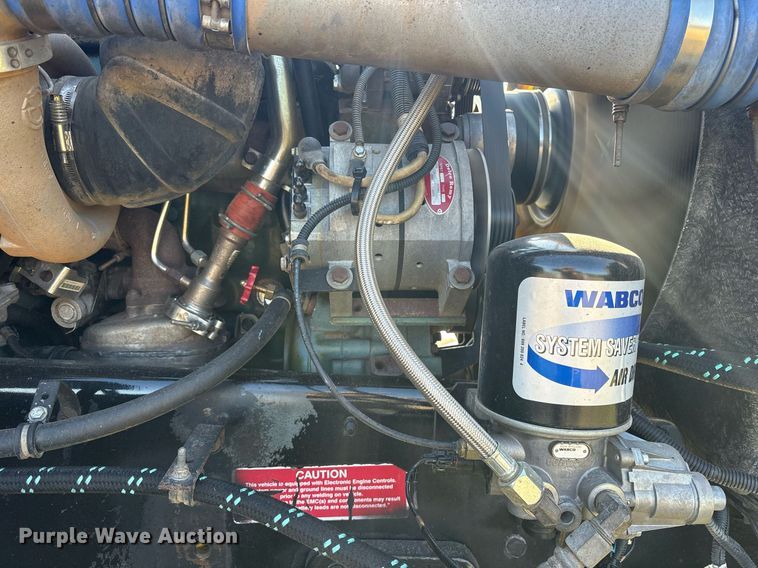 image for item DM1920 2007 Western Star 4900 semi truck