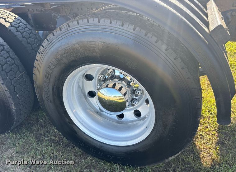 image for item DM1920 2007 Western Star 4900 semi truck