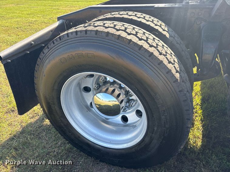 image for item DM1920 2007 Western Star 4900 semi truck