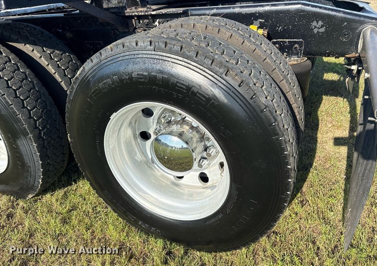 image for item DM1920 2007 Western Star 4900 semi truck