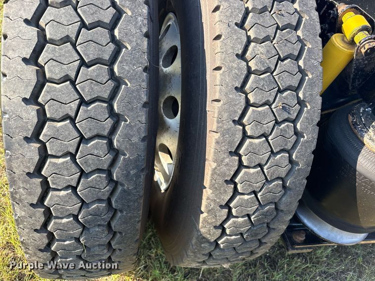 image for item DM1920 2007 Western Star 4900 semi truck