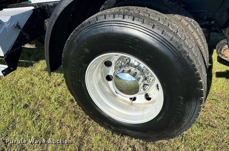 image for item DM1920 2007 Western Star 4900 semi truck