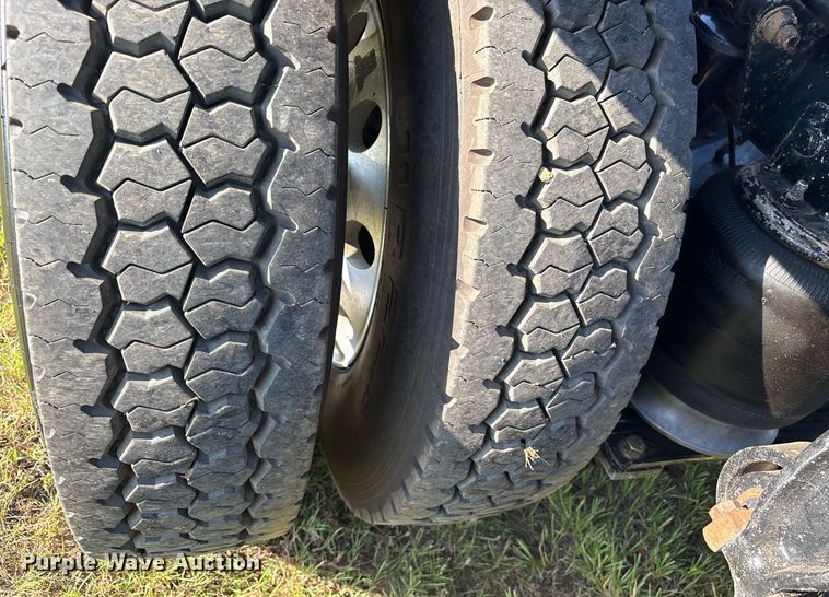 image for item DM1920 2007 Western Star 4900 semi truck