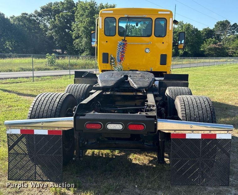 image for item DM1921 2019 Kenworth T680 semi truck