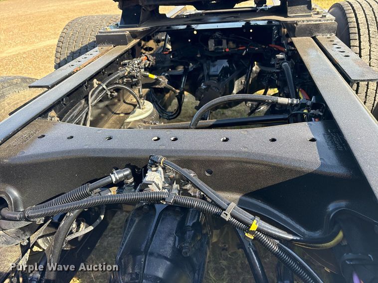 image for item DM1921 2019 Kenworth T680 semi truck