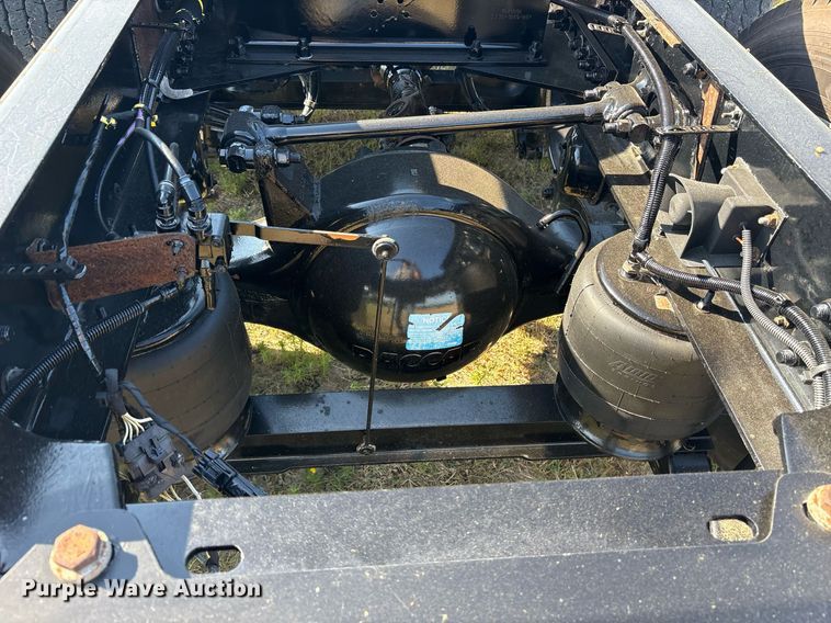 image for item DM1921 2019 Kenworth T680 semi truck