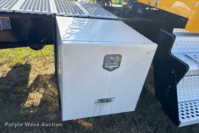 image for item DM1921 2019 Kenworth T680 semi truck