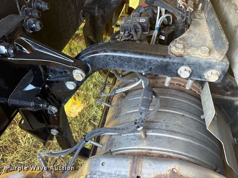 image for item DM1921 2019 Kenworth T680 semi truck