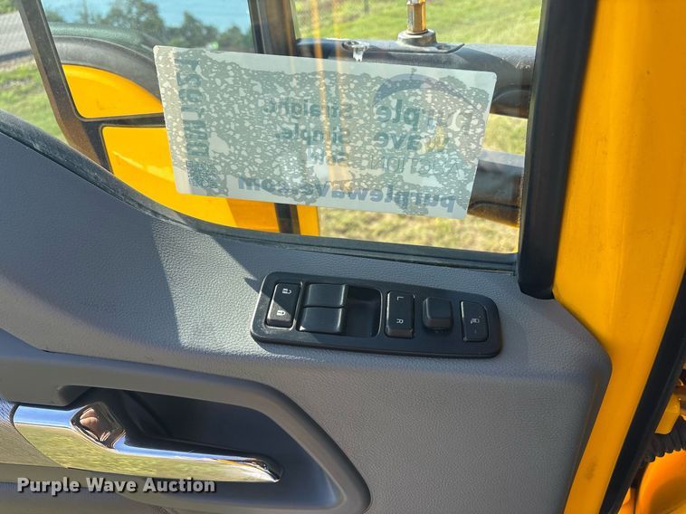 image for item DM1921 2019 Kenworth T680 semi truck