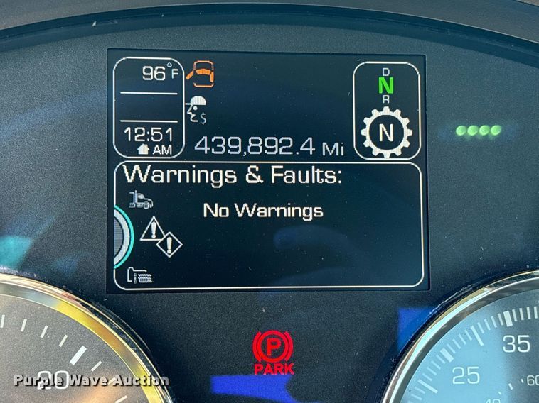 image for item DM1921 2019 Kenworth T680 semi truck