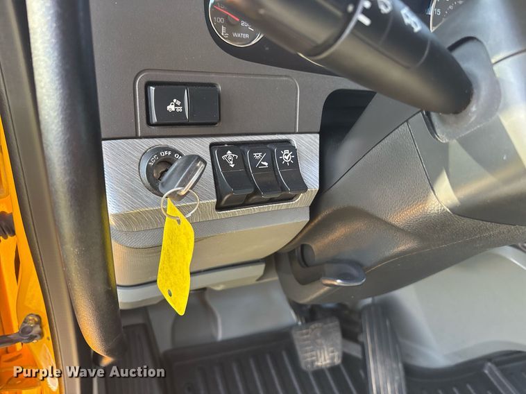 image for item DM1921 2019 Kenworth T680 semi truck