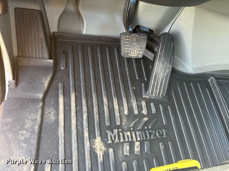 image for item DM1921 2019 Kenworth T680 semi truck