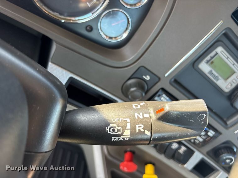 image for item DM1921 2019 Kenworth T680 semi truck