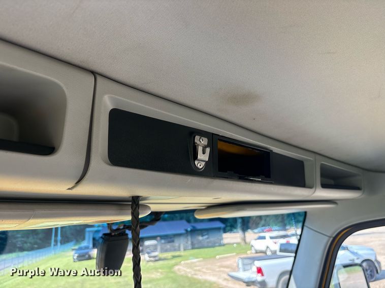 image for item DM1921 2019 Kenworth T680 semi truck