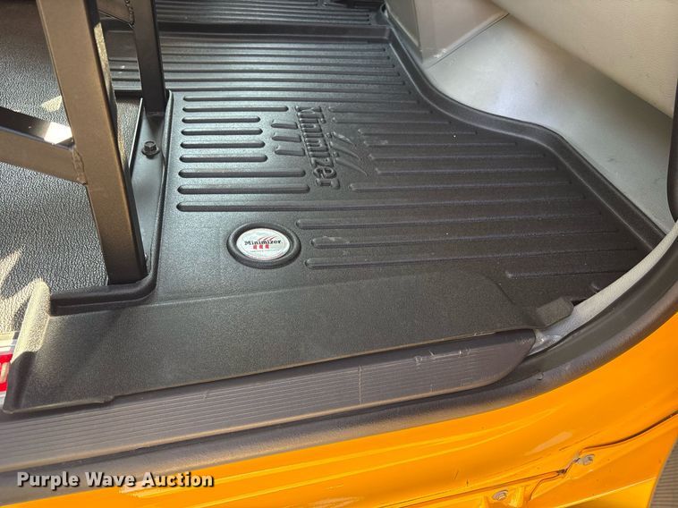 image for item DM1921 2019 Kenworth T680 semi truck