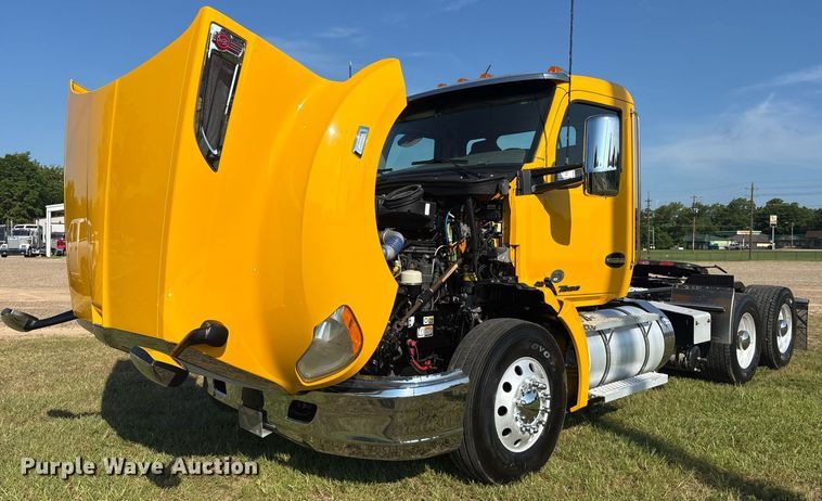 image for item DM1921 2019 Kenworth T680 semi truck