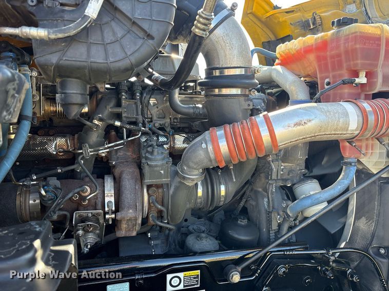 image for item DM1921 2019 Kenworth T680 semi truck