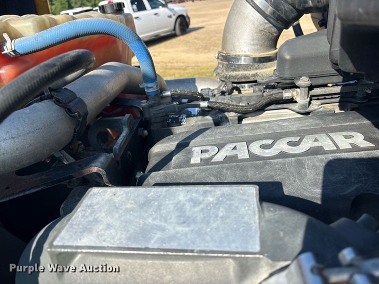 image for item DM1921 2019 Kenworth T680 semi truck