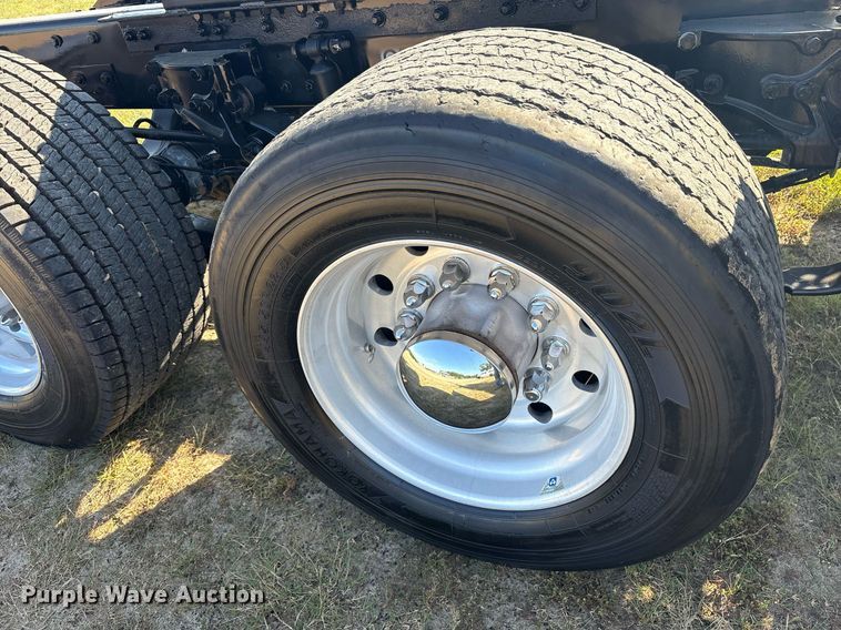 image for item DM1921 2019 Kenworth T680 semi truck