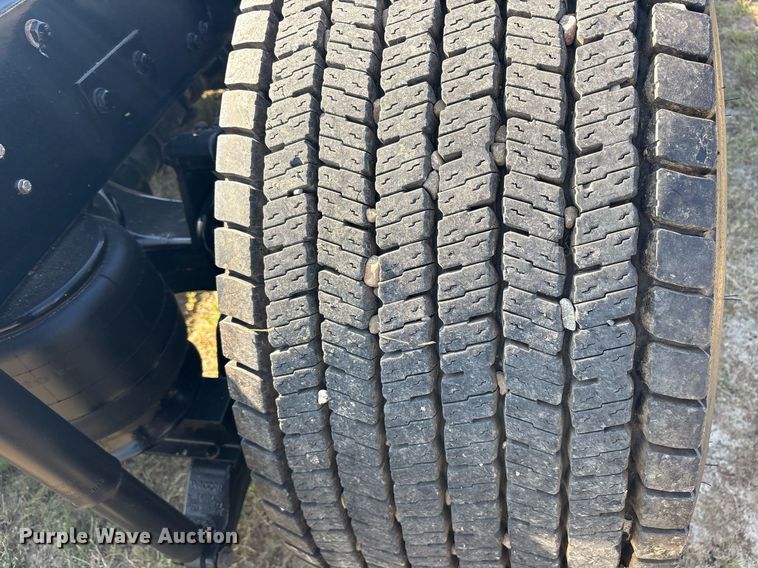 image for item DM1921 2019 Kenworth T680 semi truck