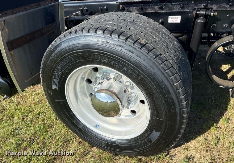 image for item DM1921 2019 Kenworth T680 semi truck