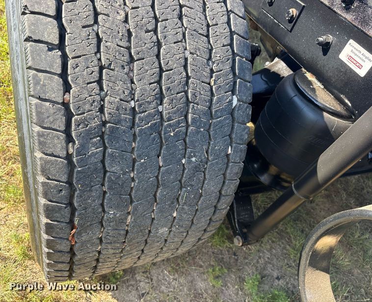 image for item DM1921 2019 Kenworth T680 semi truck