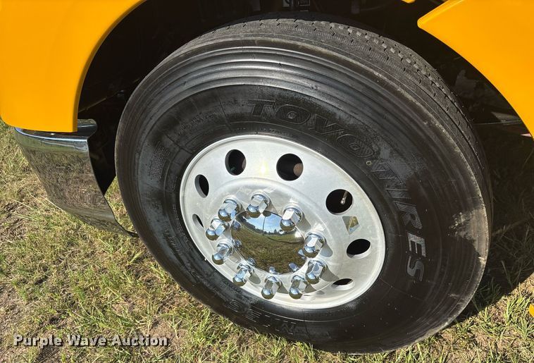 image for item DM1921 2019 Kenworth T680 semi truck