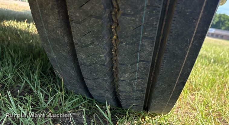 image for item DM1921 2019 Kenworth T680 semi truck