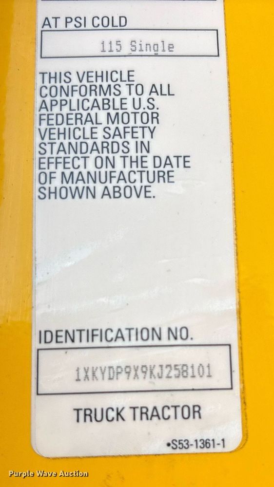 image for item DM1921 2019 Kenworth T680 semi truck