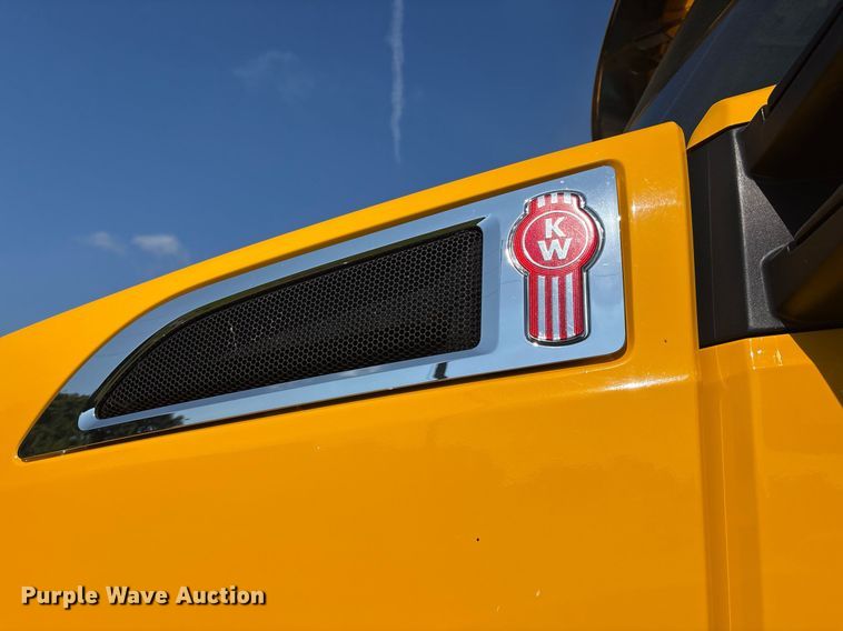 image for item DM1922 2020 Kenworth T680 semi truck