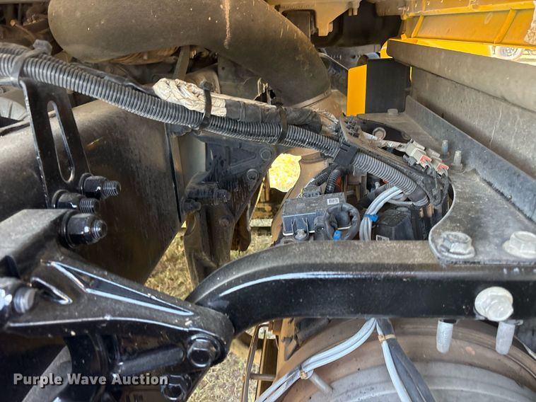 image for item DM1922 2020 Kenworth T680 semi truck