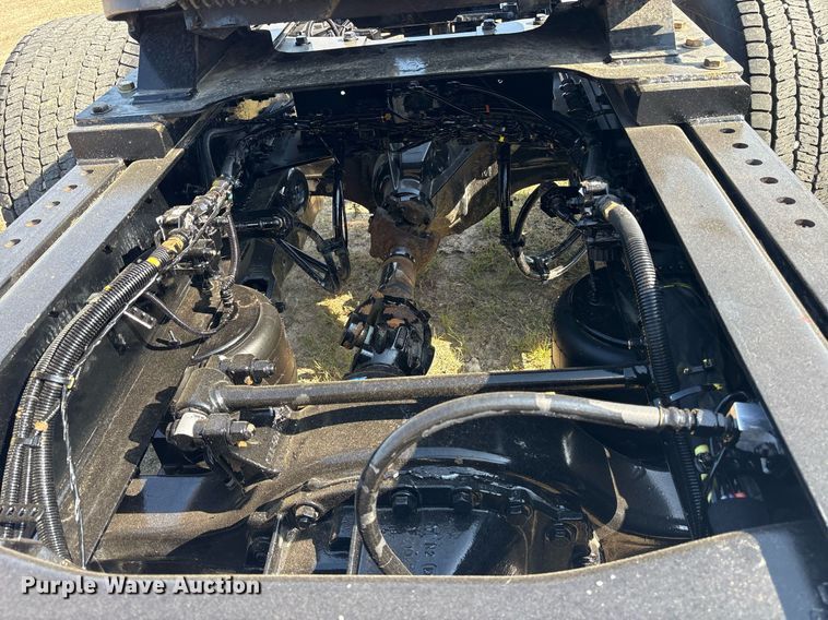 image for item DM1922 2020 Kenworth T680 semi truck