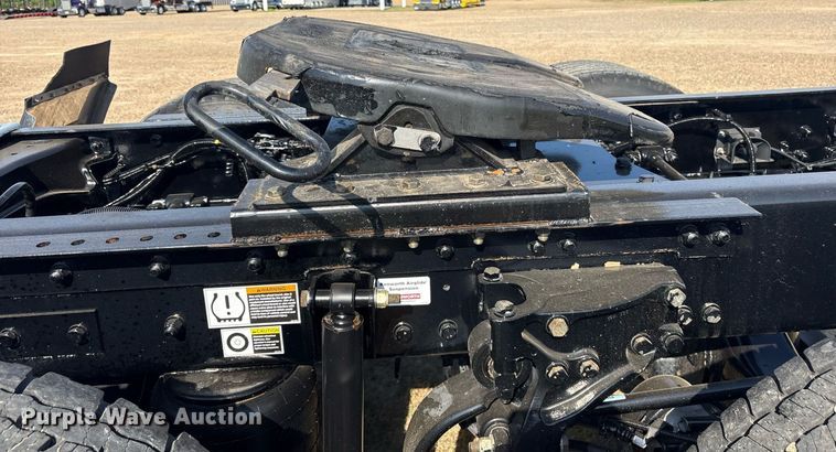 image for item DM1922 2020 Kenworth T680 semi truck