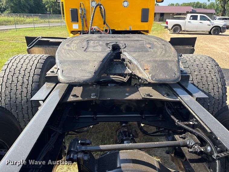 image for item DM1922 2020 Kenworth T680 semi truck