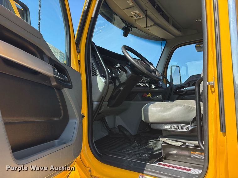 image for item DM1922 2020 Kenworth T680 semi truck