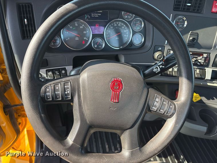 image for item DM1922 2020 Kenworth T680 semi truck