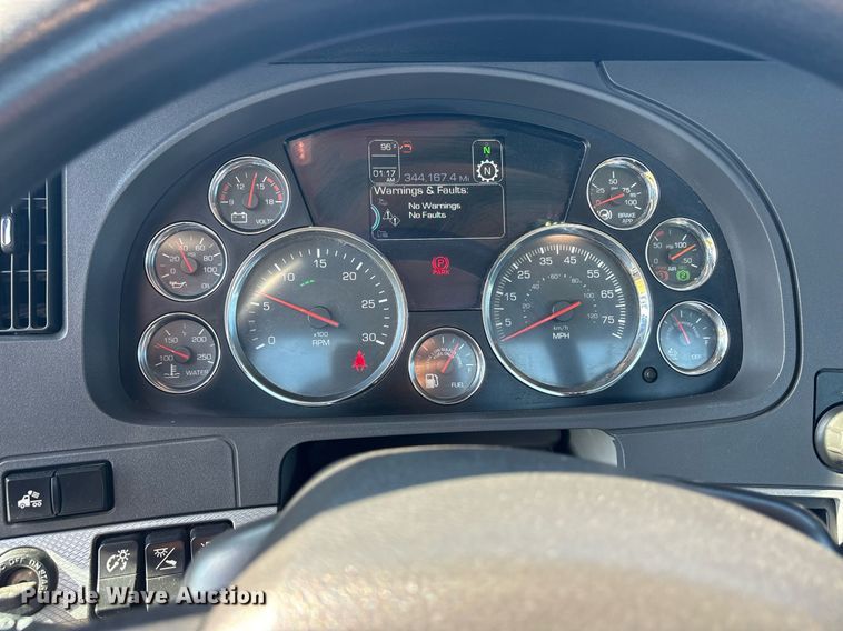 image for item DM1922 2020 Kenworth T680 semi truck