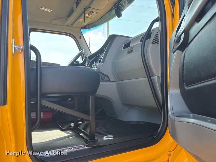 image for item DM1922 2020 Kenworth T680 semi truck