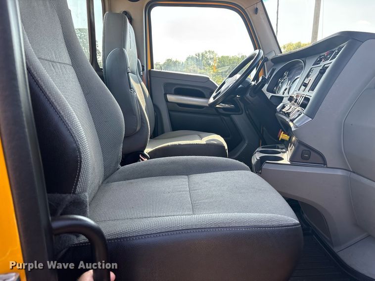 image for item DM1922 2020 Kenworth T680 semi truck