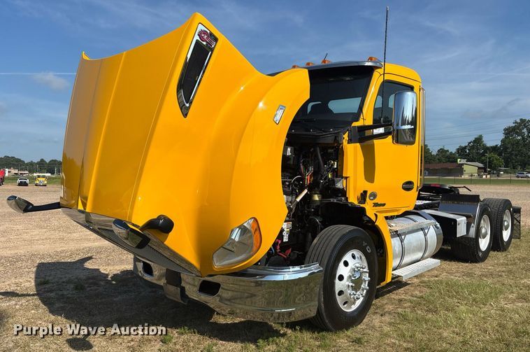 image for item DM1922 2020 Kenworth T680 semi truck