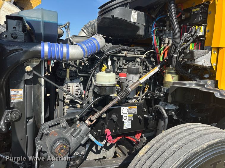 image for item DM1922 2020 Kenworth T680 semi truck