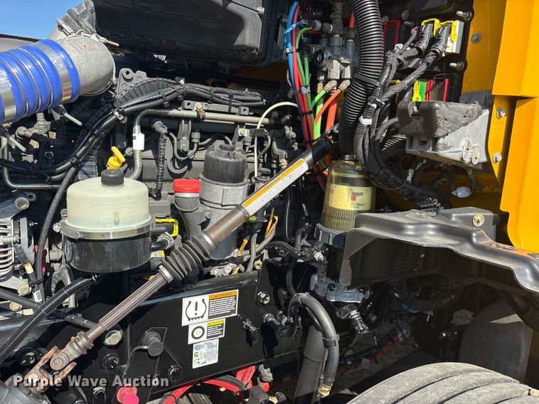 image for item DM1922 2020 Kenworth T680 semi truck