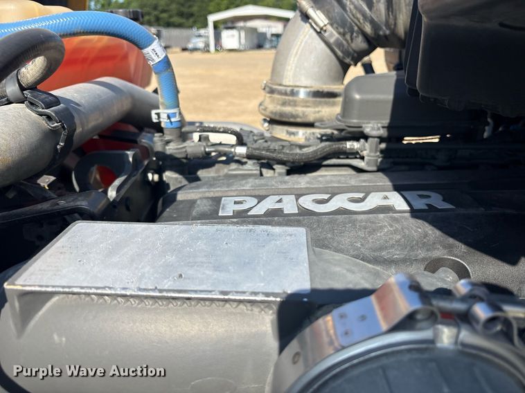 image for item DM1922 2020 Kenworth T680 semi truck