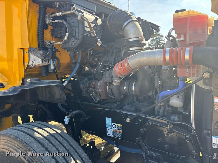 image for item DM1922 2020 Kenworth T680 semi truck