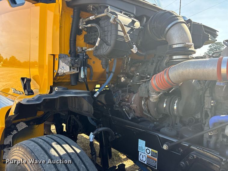 image for item DM1922 2020 Kenworth T680 semi truck