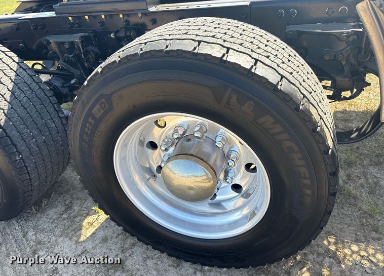 image for item DM1922 2020 Kenworth T680 semi truck