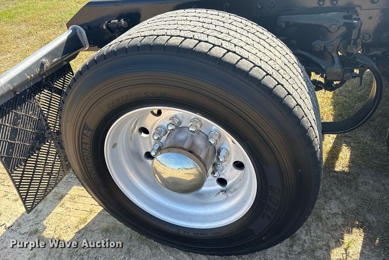 image for item DM1922 2020 Kenworth T680 semi truck